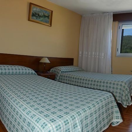 Hostal Baviera Pesués Esterno foto