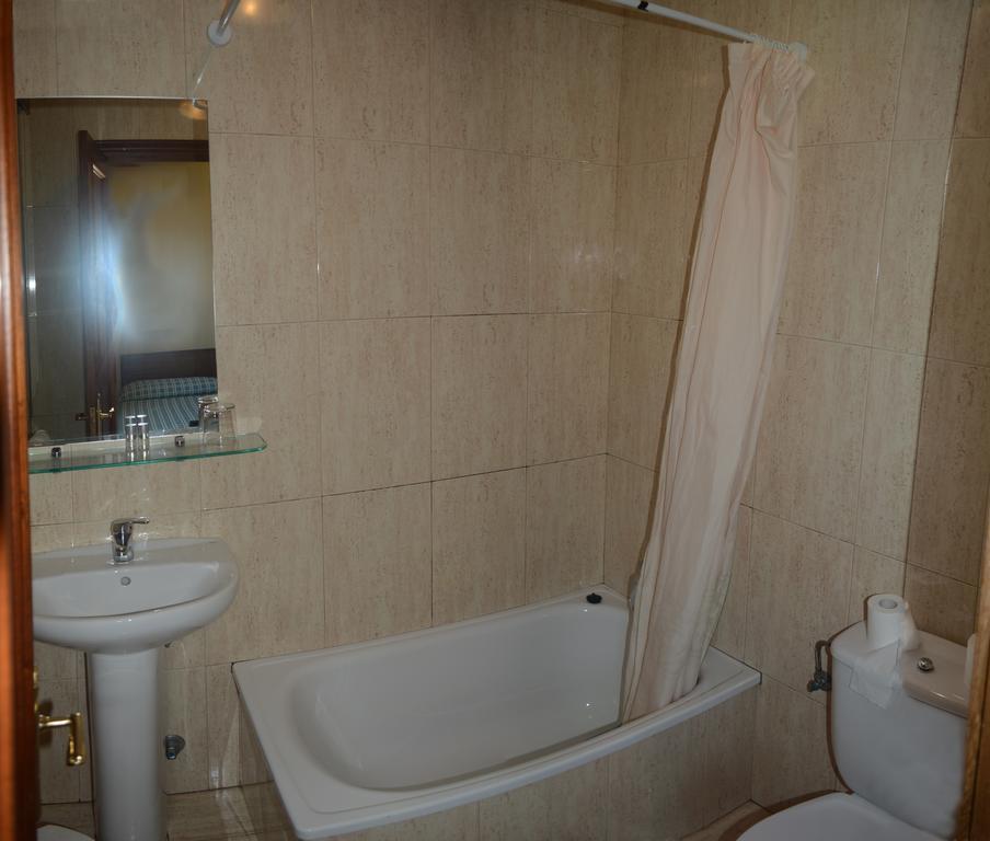 Hostal Baviera Pesués Esterno foto