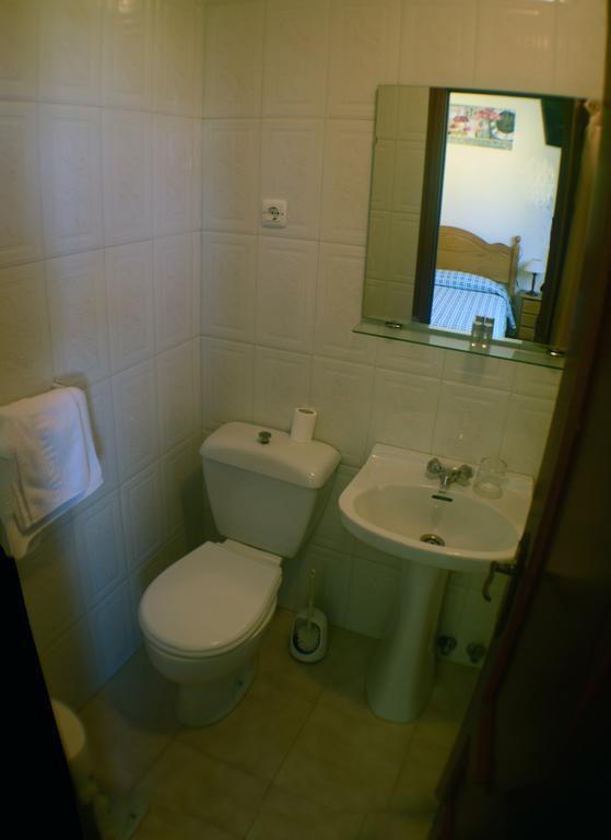Hostal Baviera Pesués Esterno foto