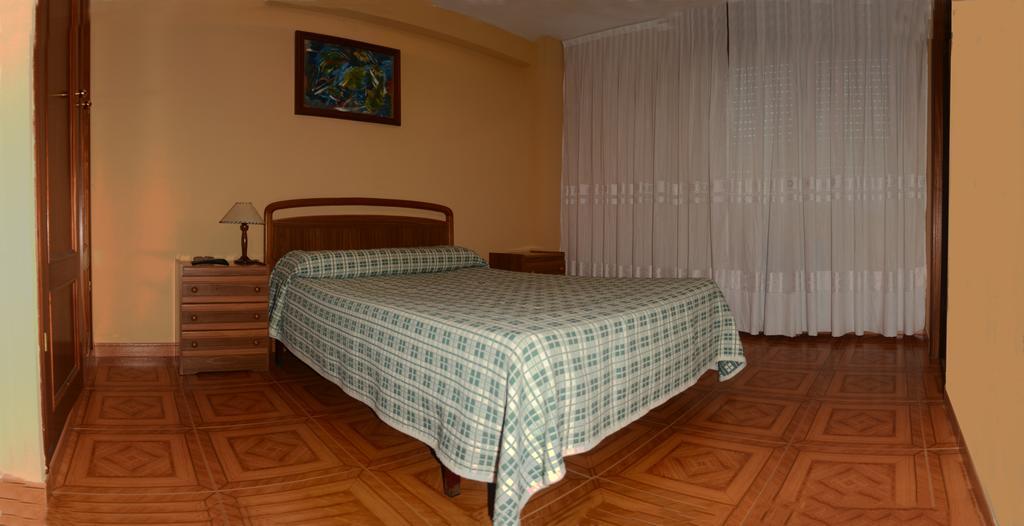 Hostal Baviera Pesués Esterno foto